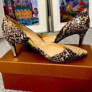 Bar III shoes size 6/ 5.5 aprox. Excellent condition.